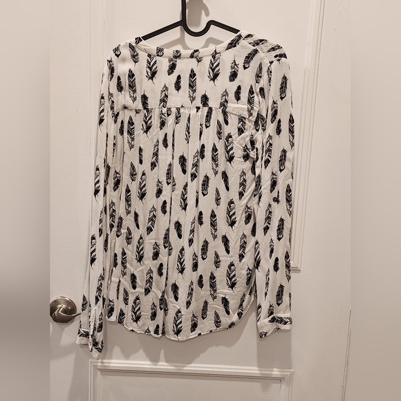 White blouse with black feathers - Picture 2 of 3